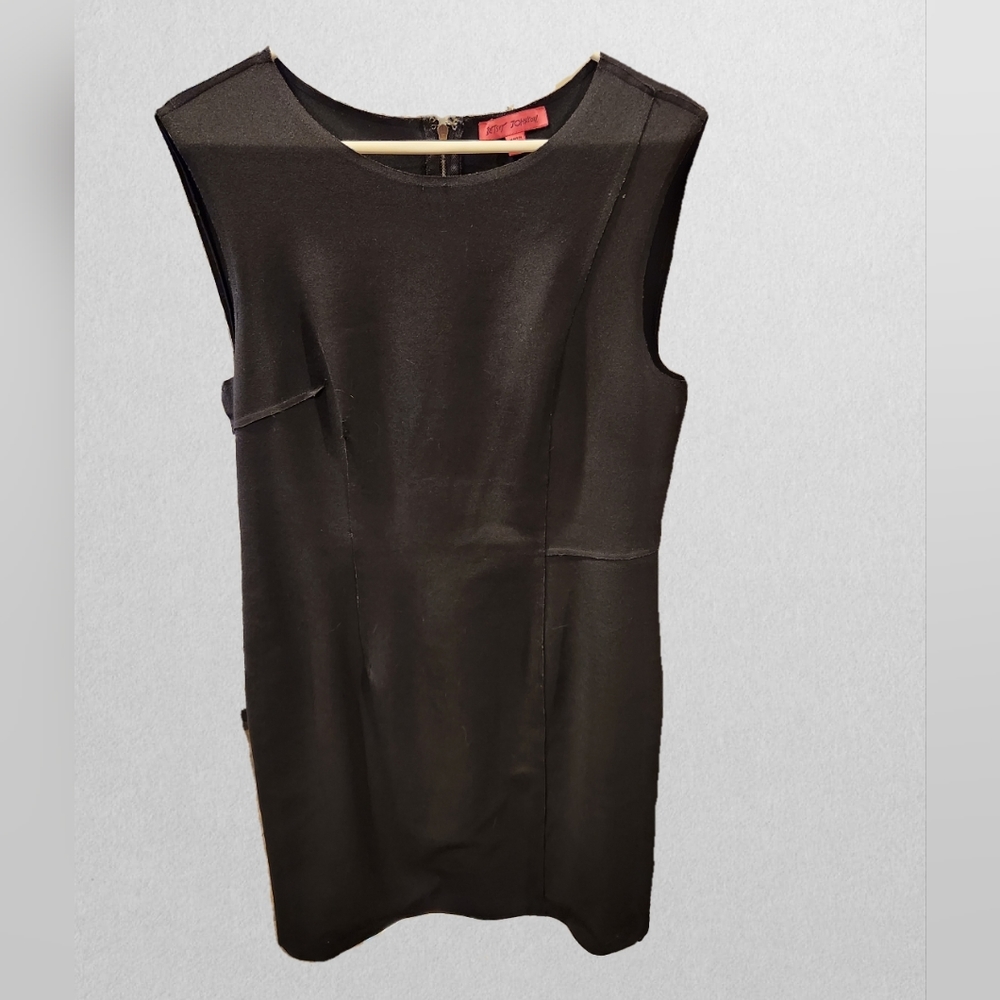 Betsey Johnson shift dress 🖤